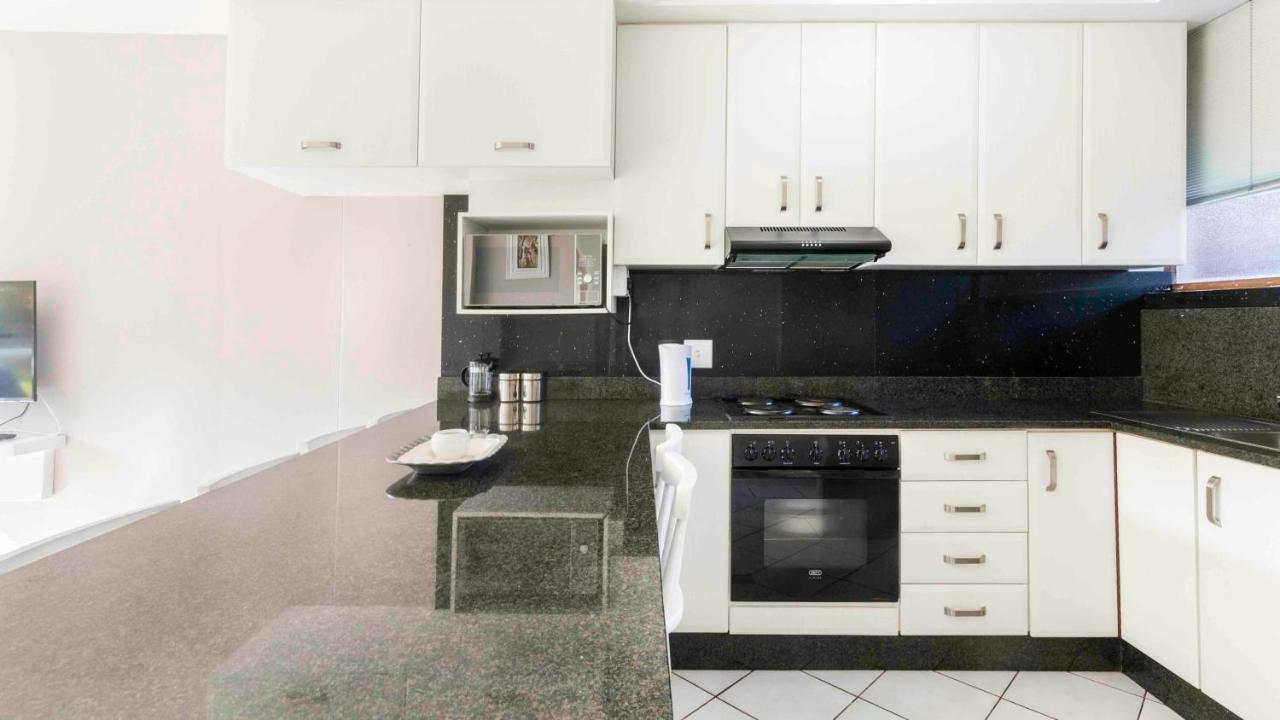 Apartment La *