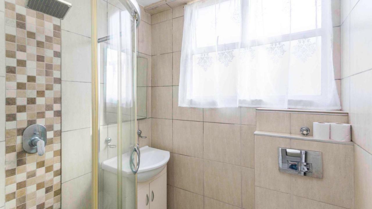 Apartment La *